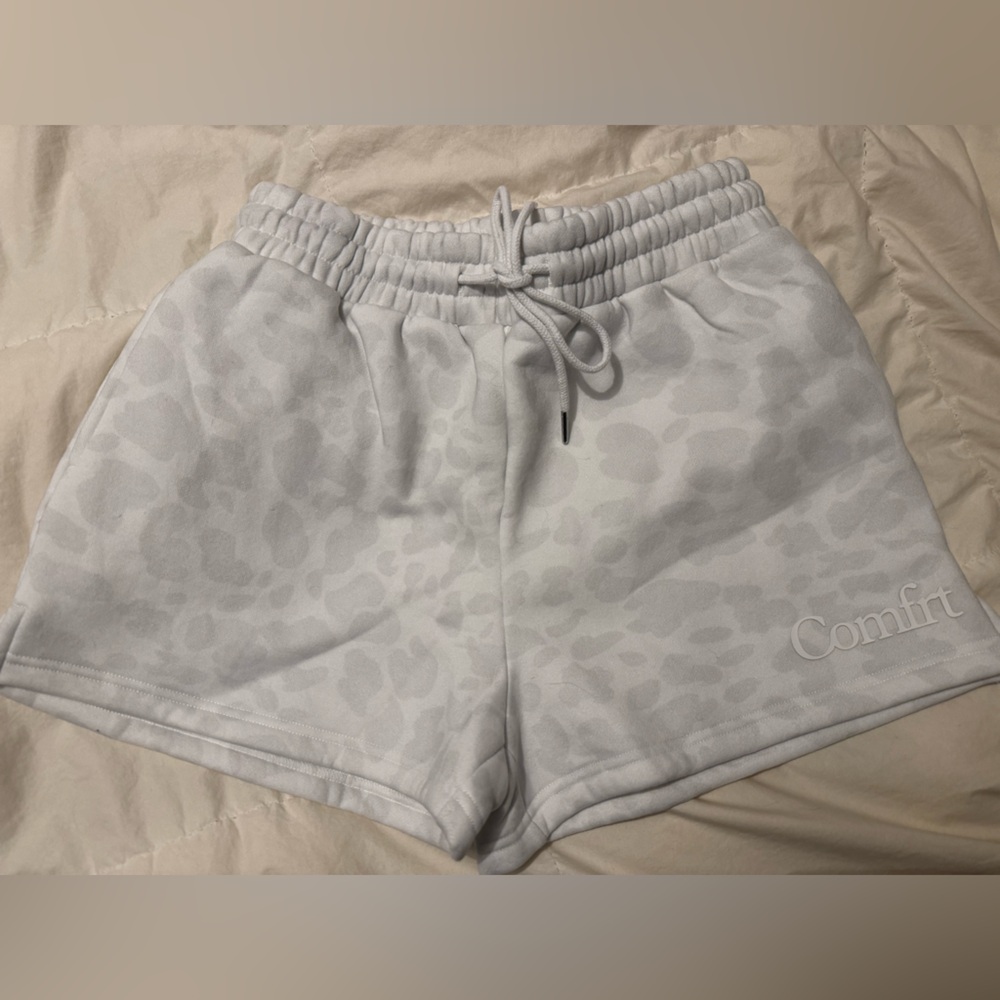 Comfrt shorts-NWOT medium